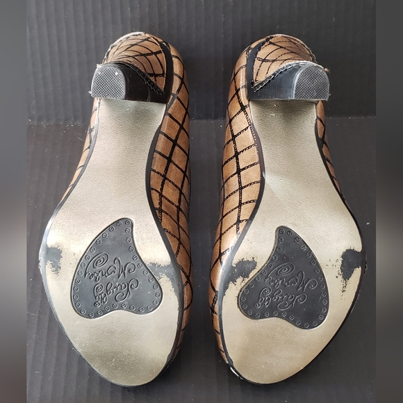 Naughty Monkey Tan & Black Plaid Pump. Size 10. - Picture 8 of 8